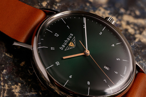 Große Uhr mit Datum