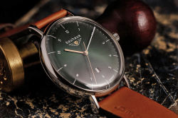 Große Uhr mit Datum