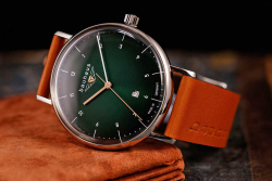 Große Uhr mit Datum