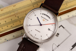 Große Uhr mit Datum und Automatik