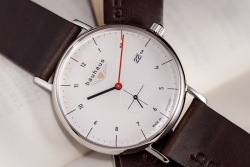 Große Uhr mit Datum